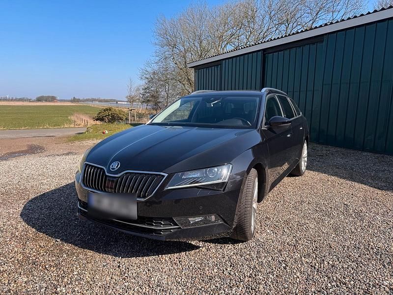Gebraucht Skoda Superb 150 PS (110 kW) 2016 Schwarz Kombi