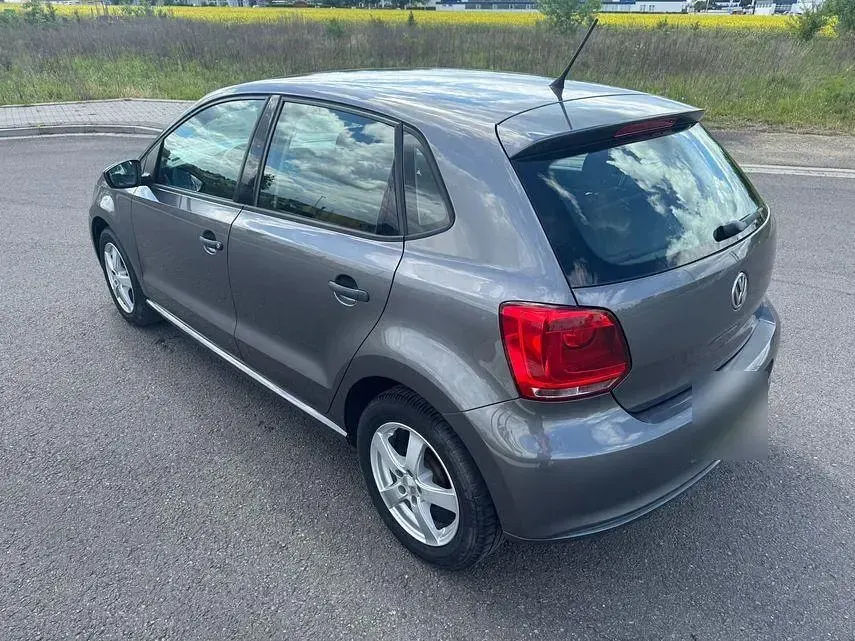 Gebraucht VW Polo 75 PS (55 kW) 2011 Grau Kleinwagen
