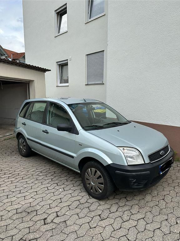 Silber Gebraucht 2002 Ford Fusion Trend Limousine | 1.600 € (Fairer Preis) - Bild 1/4