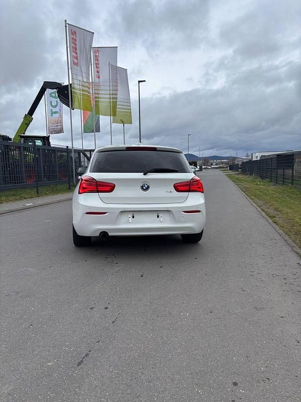Gebraucht BMW 118 Advantage 136 PS (100 kW) 2018 Weiß Kleinwagen