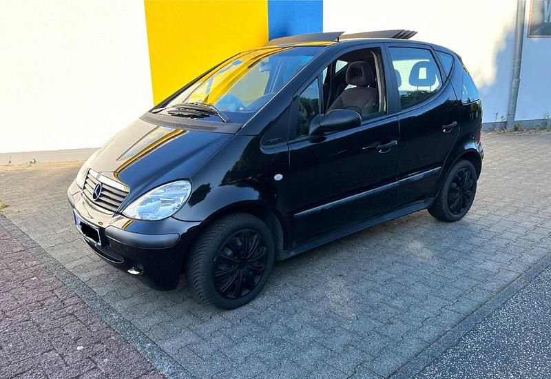 Schwarz Gebraucht 2002 Mercedes A140 Avantgarde Van / Kleinbus | 1.769 € (Fairer Preis) - Bild 1/4