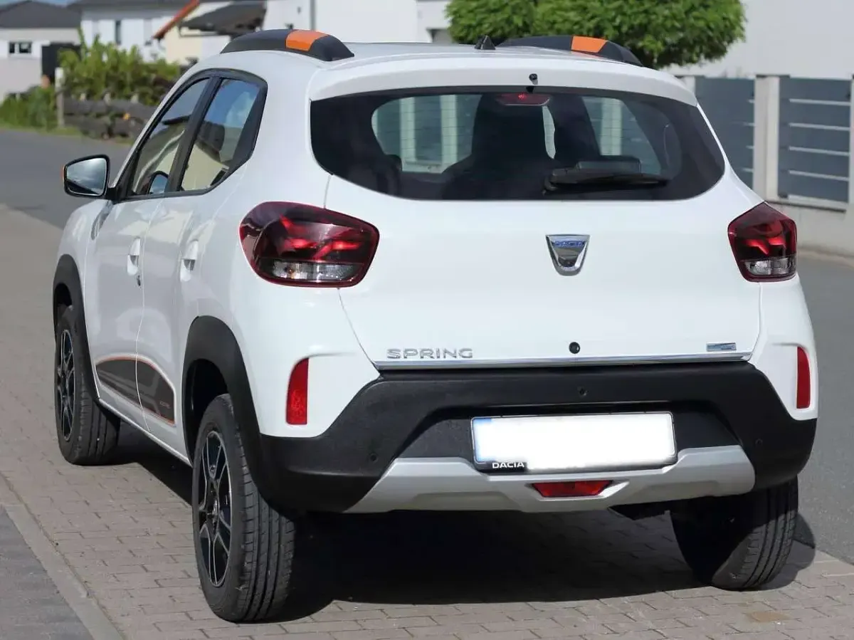 Usado Dacia Spring Comfort Plus 33 kW (45 CV) 2022 Blanco Utilitario