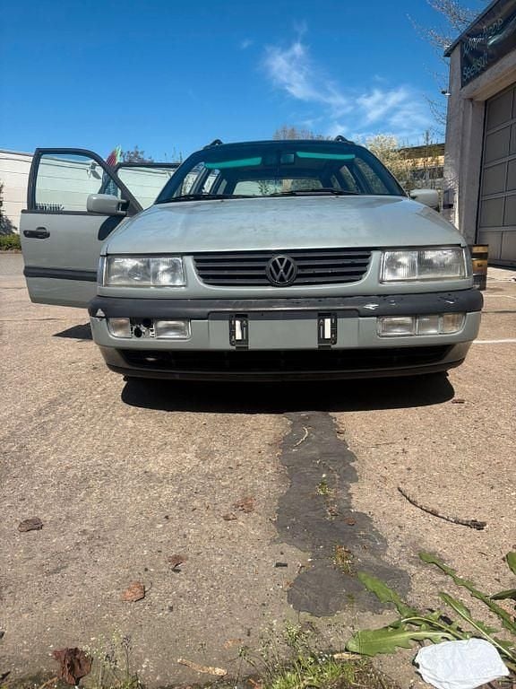 Second-hand VW Passat 101 CP (74 kW) 1996 Gri Berlinǎ