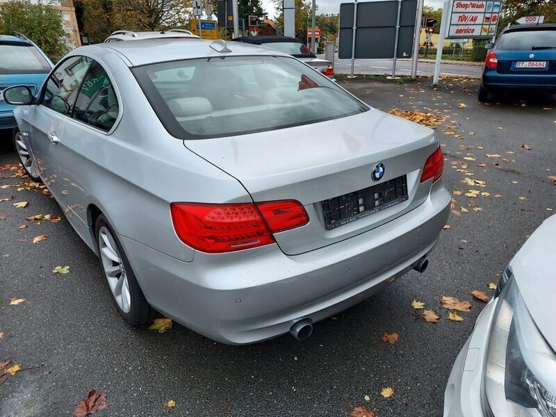 Gebraucht BMW 335 Sport Line 306 PS (225 kW) 2011 Grau Coupé