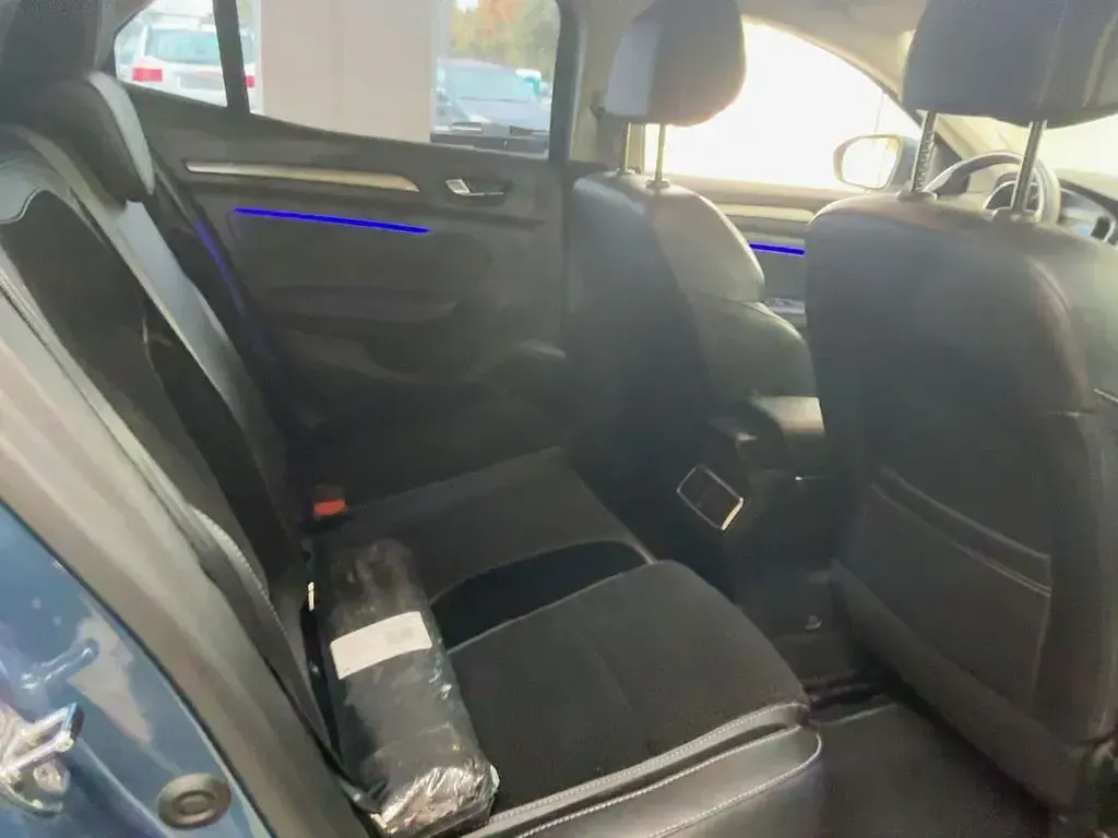 Gebraucht Renault Mégane Intens 101 PS (74 kW) 2016 Blau Limousine