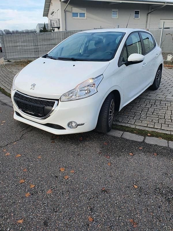 Weiß Gebraucht 2014 Peugeot 208 Active Kleinwagen | 1.999 € (Superpreis) - Bild 1/4