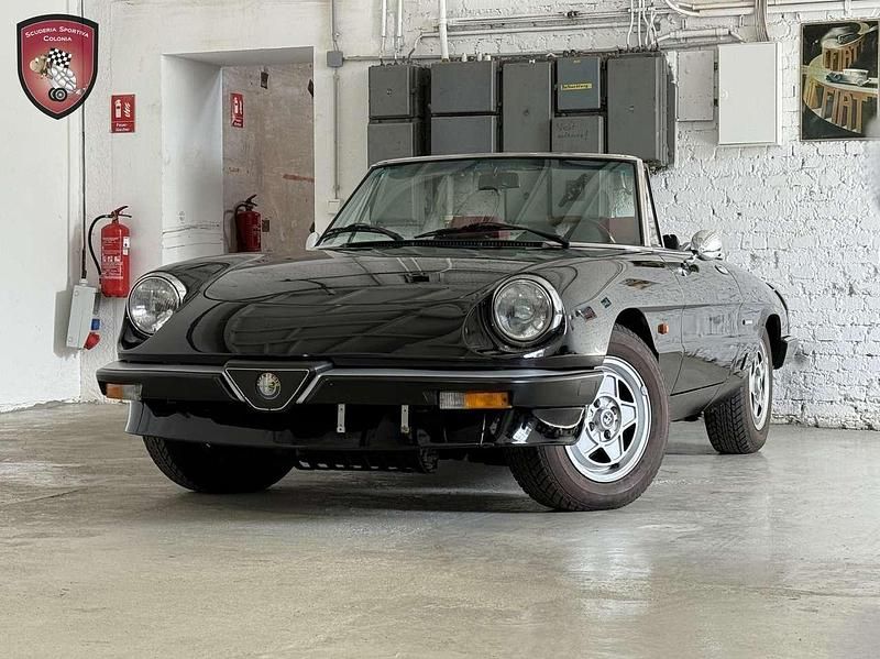 Gebraucht Alfa Romeo Spider 126 PS (92 kW) 1985 Schwarz Cabrio