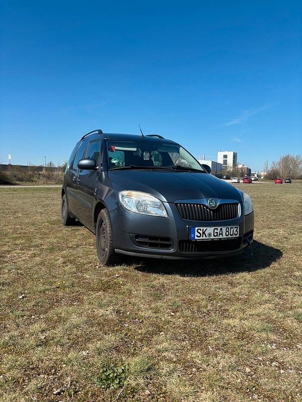 Grau Gebraucht 2010 Skoda Roomster Kombi | 3.000 € (Guter Preis) - Bild 1/4