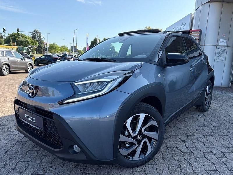 Silber Neu 2025 Toyota Aygo Kleinwagen | 22.690 € - Bild 1/4