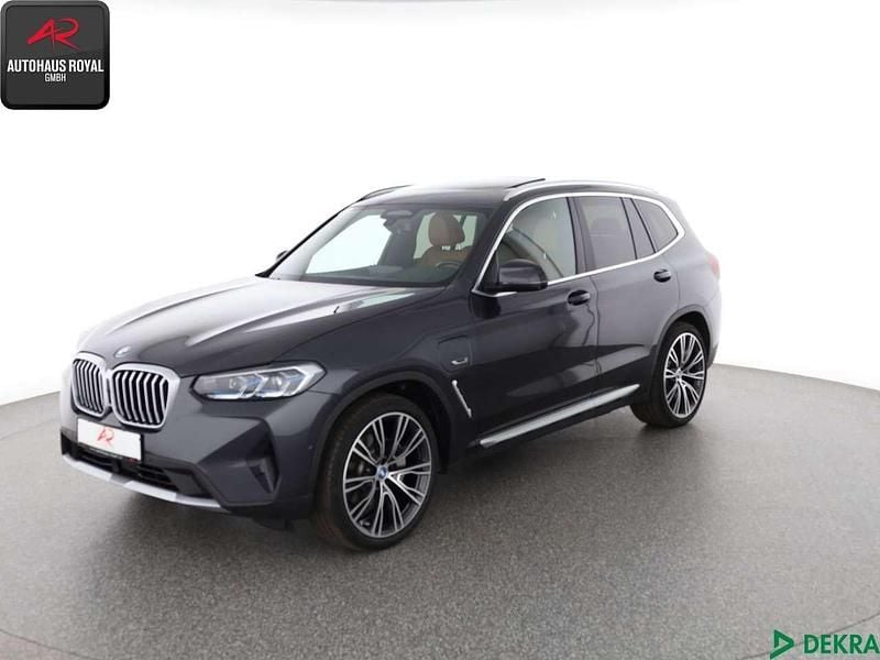 Grau (metallic) Gebraucht 2022 BMW X3 Luxury Line SUV | 37.580 € (Guter Preis) - Bild 1/4