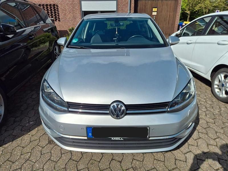 Używany VW Golf VII Join 116 KM (85 kW) 2019 Srebrny Sedan/Limuzyna