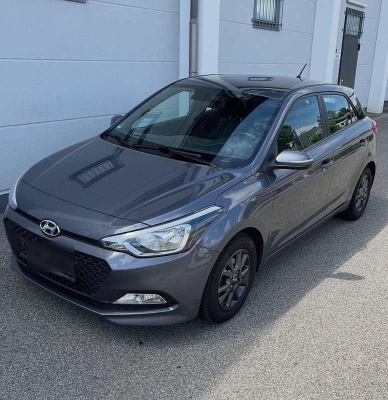 Grau Gebraucht 2017 Hyundai i20 YES! Kleinwagen | 7.900 € (Guter Preis) - Bild 1/4