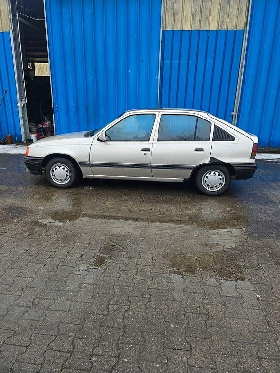 Gebraucht Opel Kadett 75 PS (55 kW) 1988 Silber Kleinwagen