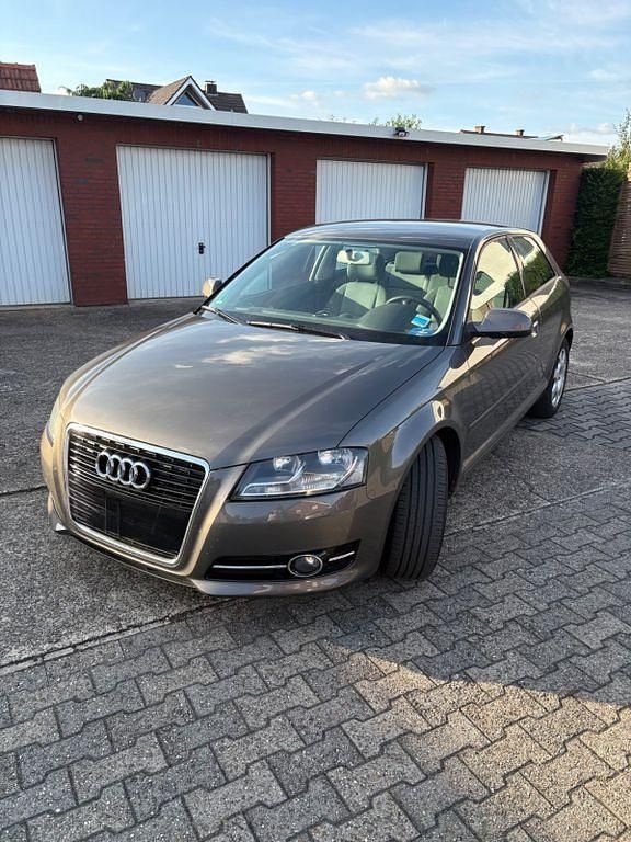 Braun Gebraucht 2011 Audi A3 Attraction Limousine | 4.300 € (Guter Preis) - Bild 1/4
