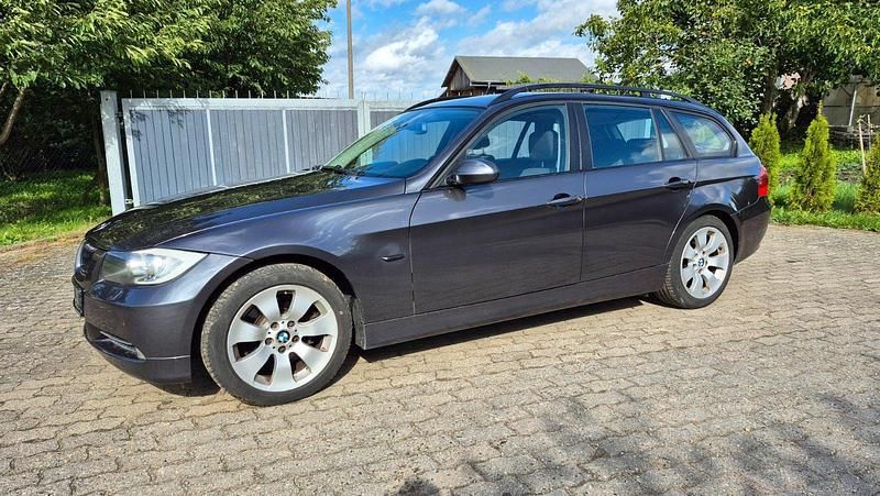 Grau Gebraucht 2007 BMW 325 Comfort Edition Kombi | 4.990 € - Bild 1/4