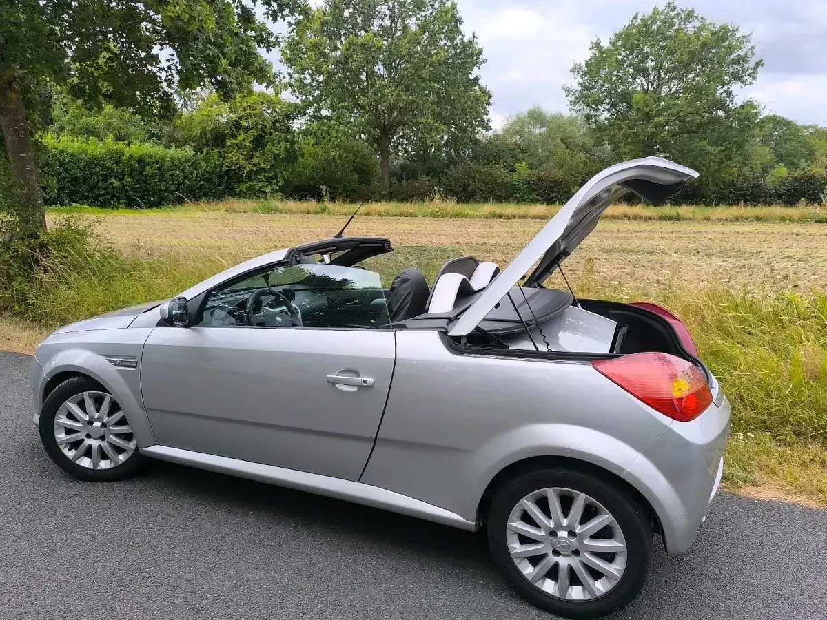 Gebraucht Opel Tigra Sport 90 PS (66 kW) 2005 Silber Cabrio