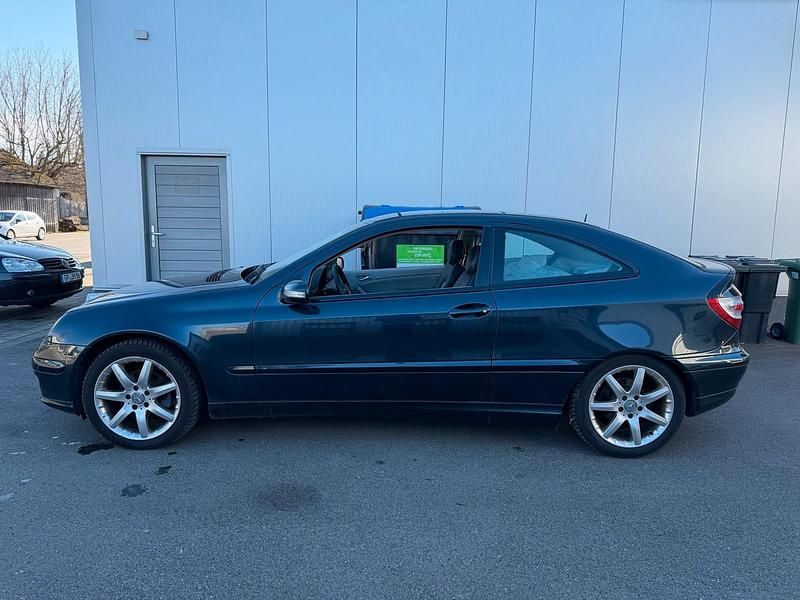 Gebraucht Mercedes C200 163 PS (119 kW) 2004 Schwarz Coupé