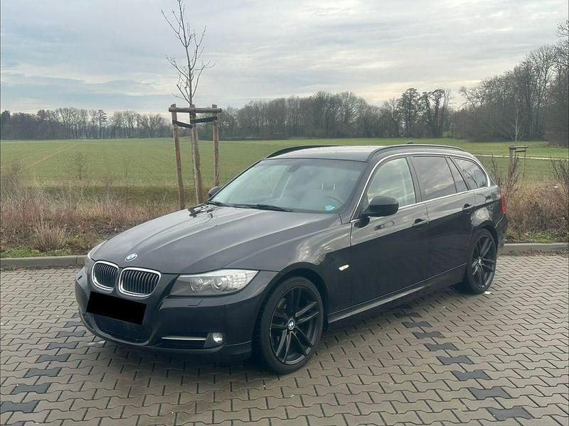 Gebraucht BMW 320 Exclusive 184 PS (135 kW) 2011 Schwarz Kombi