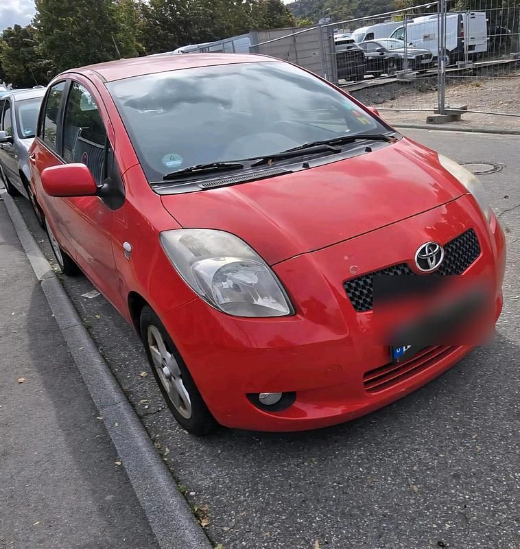 Rot Gebraucht 2007 Toyota Yaris Kleinwagen | 1.950 € (Guter Preis) - Bild 1/4