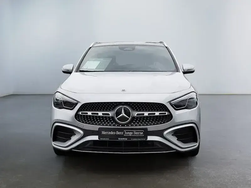 Gebraucht Mercedes GLA200 AMG 163 PS (119 kW) 2023 Silber iridiumsilber (metallic) SUV