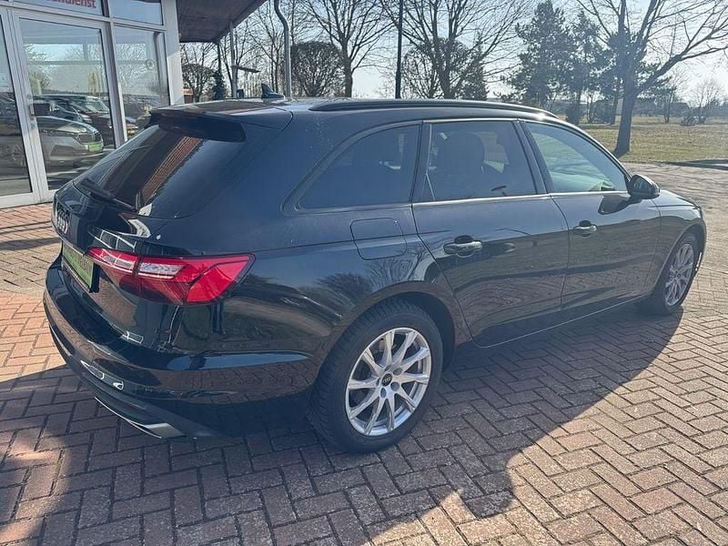 Gebraucht Audi A4 Basis 150 PS (110 kW) 2022 Schwarz Kombi