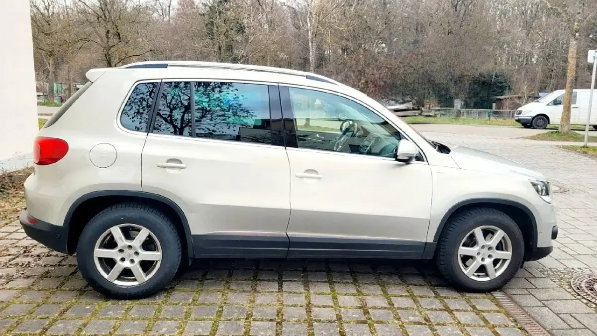Gebraucht VW Tiguan Sportline 122 PS (89 kW) 2015 Silber SUV