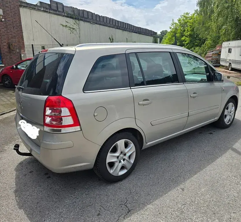 Gebraucht Opel Zafira 140 PS (102 kW) 2010 Grau Van / Kleinbus