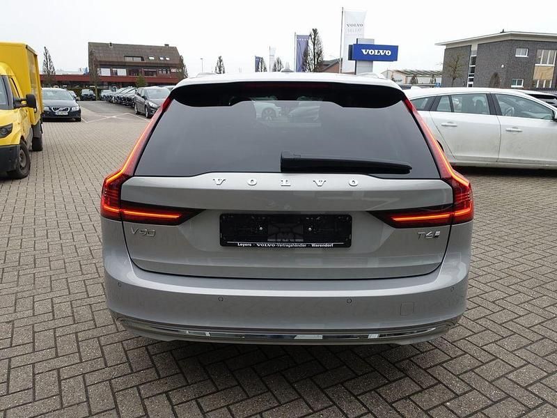 Gebraucht Volvo V90 Core 398 PS (292 kW) 2025 Silber Kombi