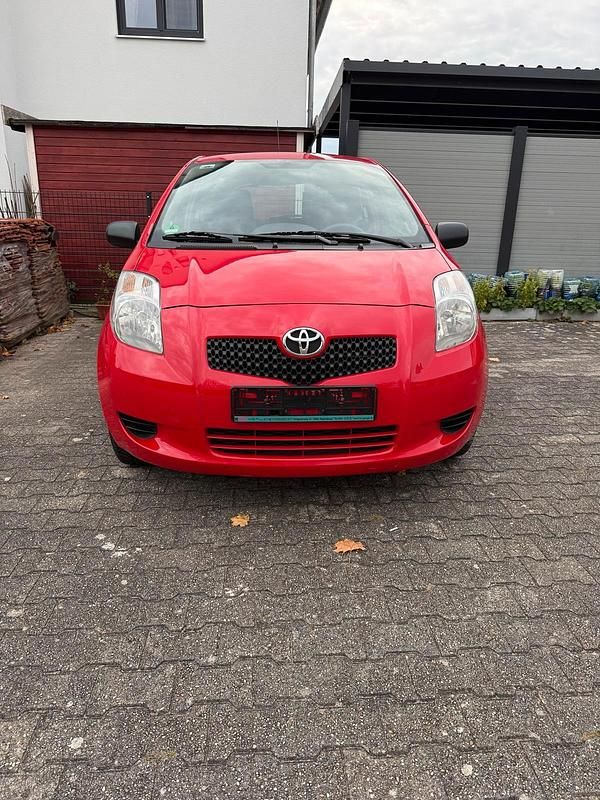 Rot Gebraucht 2007 Toyota Yaris Cool Kleinwagen | 3.000 € (Fairer Preis) - Bild 1/4
