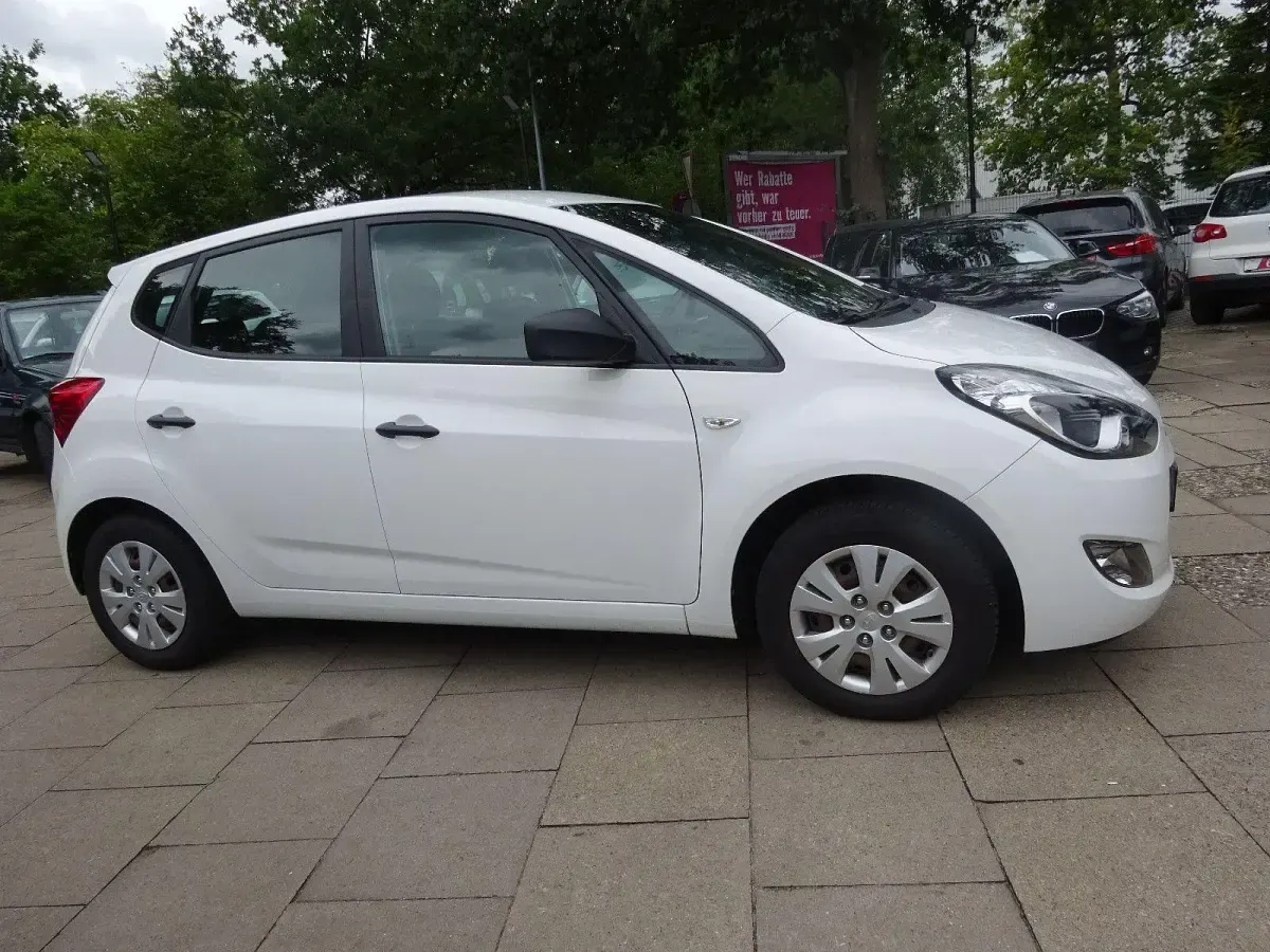 Gebraucht Hyundai ix20 Classic 90 PS (66 kW) 2014 Creamy white / sol Kleinwagen