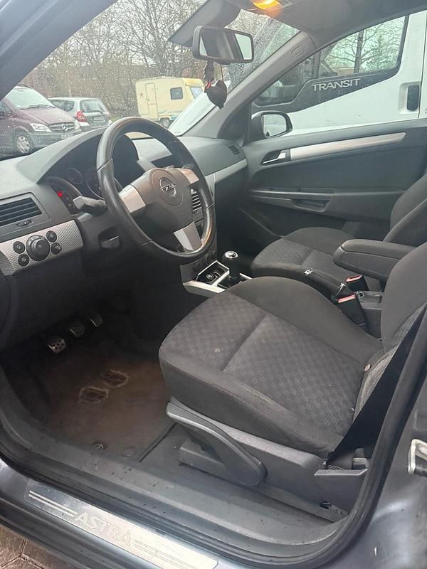 Gebraucht Opel Astra 105 PS (77 kW) 2004 Silber Limousine