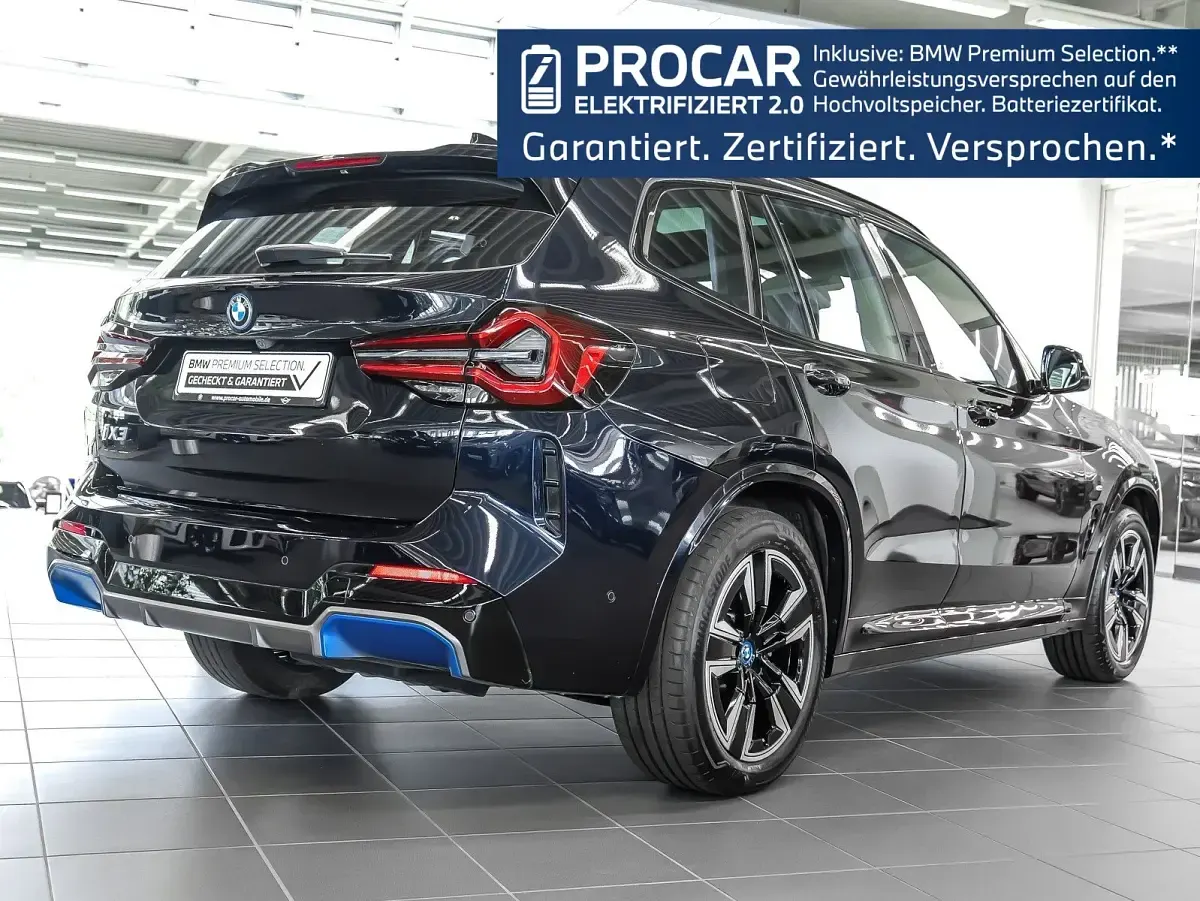 Gebraucht BMW iX3 M Sport 210 kW (286 PS) 2025 Carbonschwarz SUV