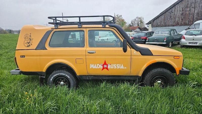 Second-hand Lada niva 82 CP (60 kW) 2007 Galben SUV