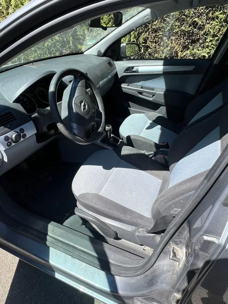 Używany Opel Astra 140 KM (102 kW) 2006 Srebrny Kombi