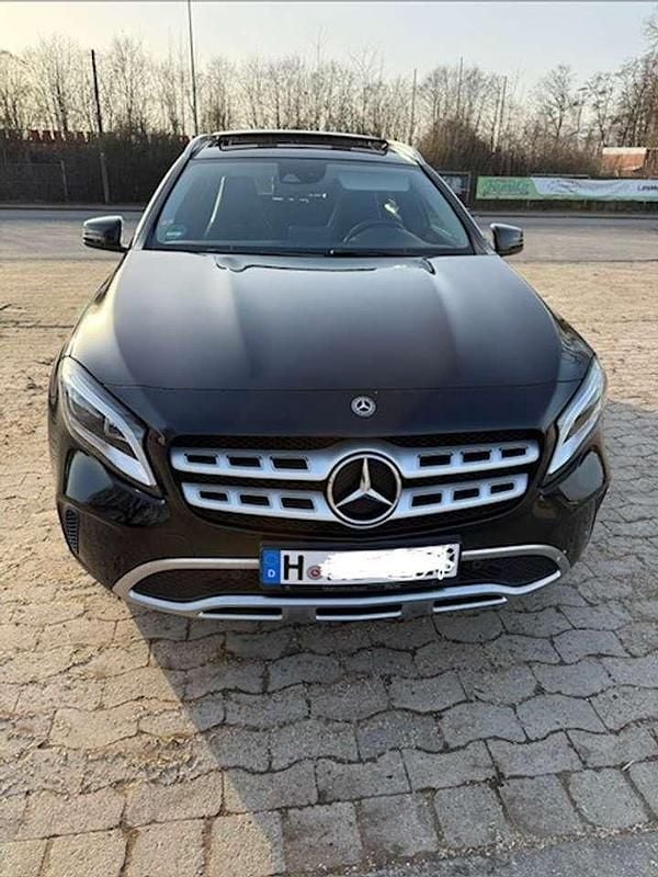 Gebraucht Mercedes GLA180 122 PS (89 kW) 2019 Schwarz SUV