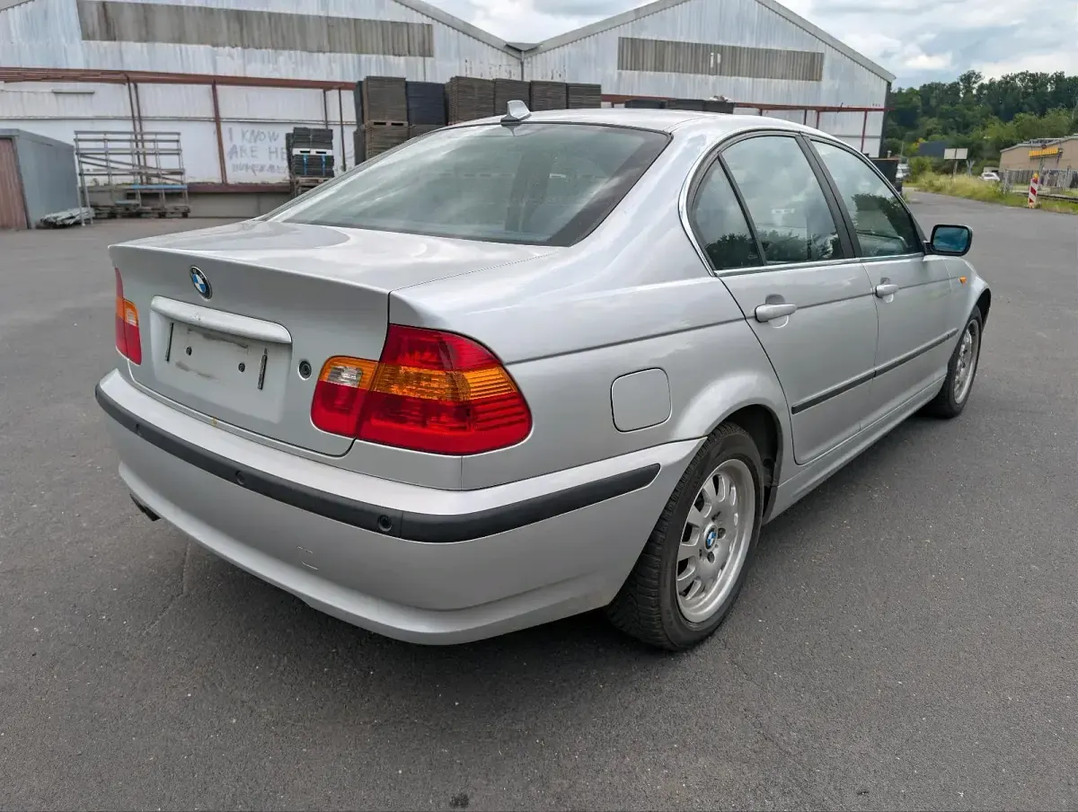 Gebraucht BMW 325 192 PS (141 kW) 2003 Silber Limousine