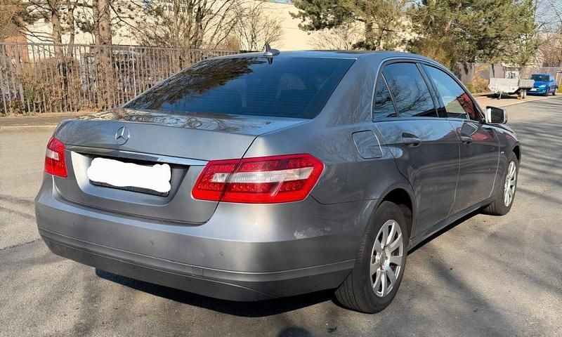 Gebraucht Mercedes E220 170 PS (125 kW) 2010 Grau Limousine