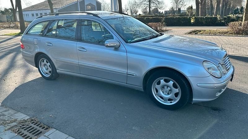 Gebraucht Mercedes E240 Elegance 177 PS (130 kW) 2005 Silber Kombi