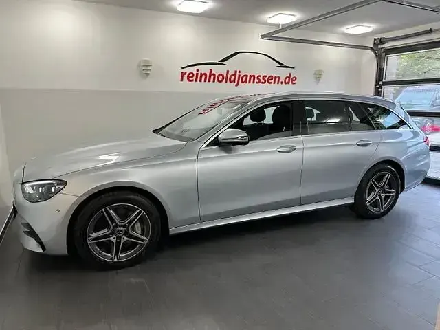 Gebraucht Mercedes E300 AMG 194 PS (142 kW) 2023 Silber Limousine