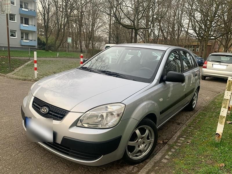 Gebraucht Kia Rio 97 PS (71 kW) 2009 Silber Kleinwagen