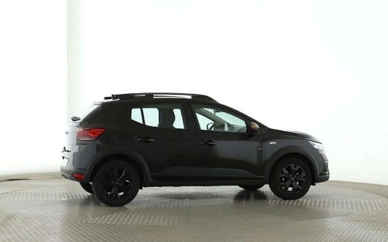 Perlmuttschwarz (schwarz) Gebraucht 2024 Dacia Sandero Expression Kleinwagen | 18.999 € (Fairer Preis) - Bild 1/4