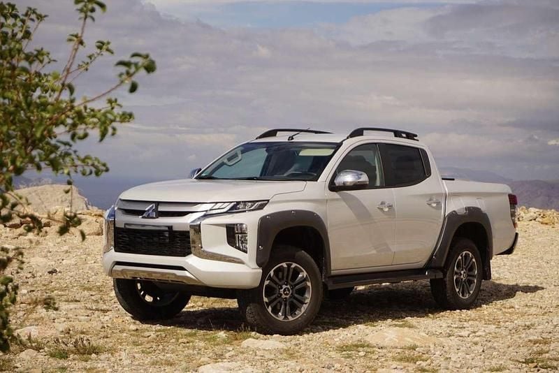 Gebraucht Mitsubishi L200 150 PS (110 kW) 2021 Weiß Abholung