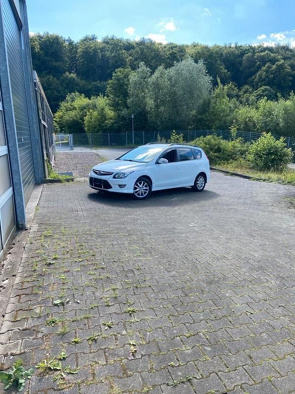Gebraucht 2011 Hyundai i30 Kombi | 3.950 € - Bild 1/4
