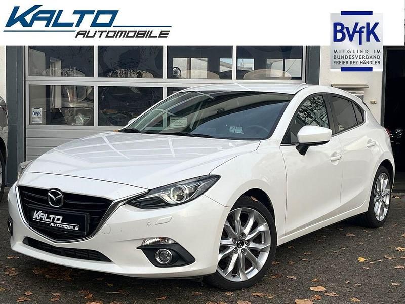 Weiß Gebraucht 2016 Mazda 3 Sports-Line Limousine | 11.550 € (Fairer Preis) - Bild 1/4