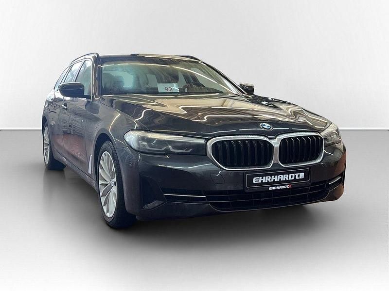 Gebraucht BMW 520 190 PS (139 kW) 2023 Grau Kombi