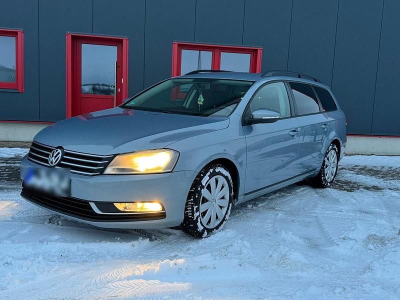 Gebraucht VW Passat 140 PS (102 kW) 2013 Silber Kombi