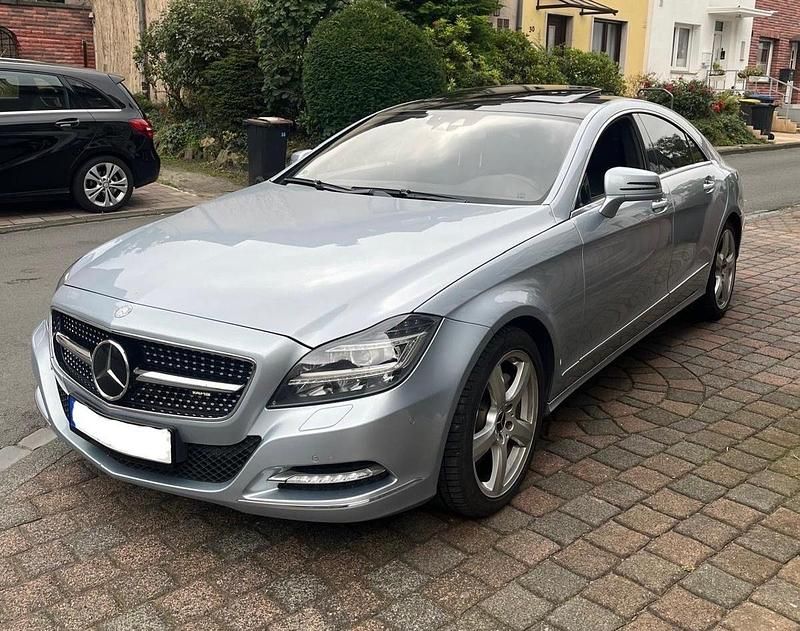 Grau Gebraucht 2013 Mercedes CLS350 Limousine | 17.900 € (Fairer Preis) - Bild 1/4