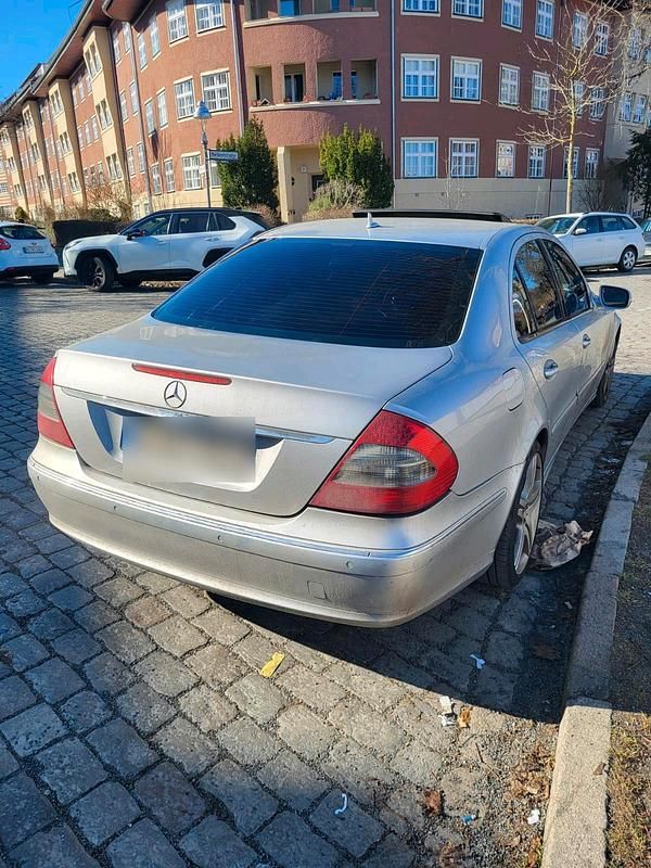 Gebraucht Mercedes E200 183 PS (134 kW) 2008 Silber Limousine