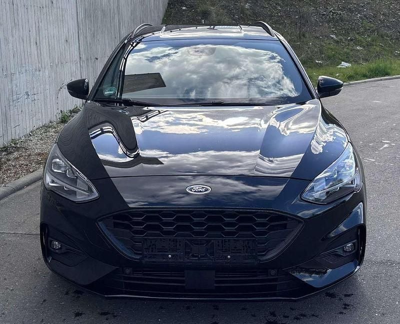 Gebraucht Ford Focus 125 PS (91 kW) 2022 Schwarz Limousine