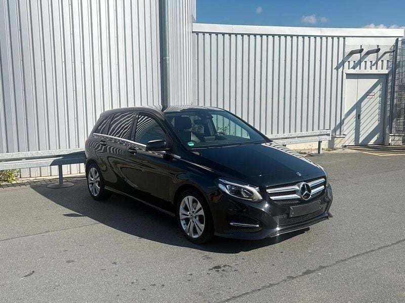 Schwarz Gebraucht 2018 Mercedes B200 Van / Kleinbus | 13.298 € (Guter Preis) - Bild 1/4